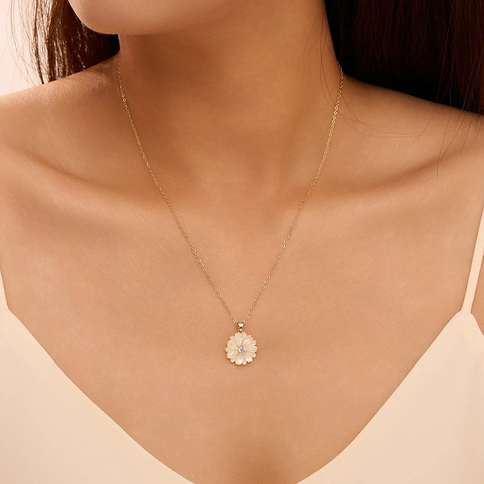 KISS MANDY Shell Flower Necklace 925 Sterling Silver Zirconia Charm Pendant Fashion Ladies Clavicle Chain Wedding Gifts SPSN15