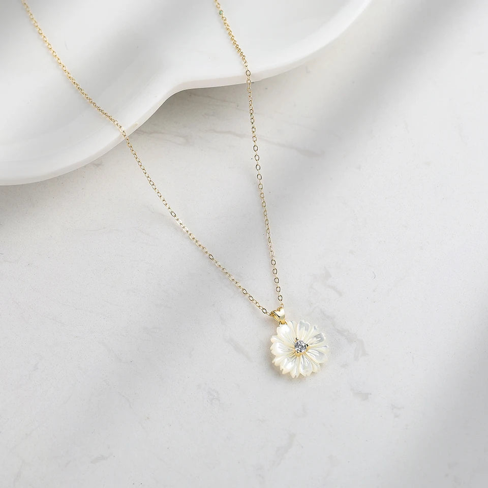 KISS MANDY Shell Flower Necklace 925 Sterling Silver Zirconia Charm Pendant Fashion Ladies Clavicle Chain Wedding Gifts SPSN15
