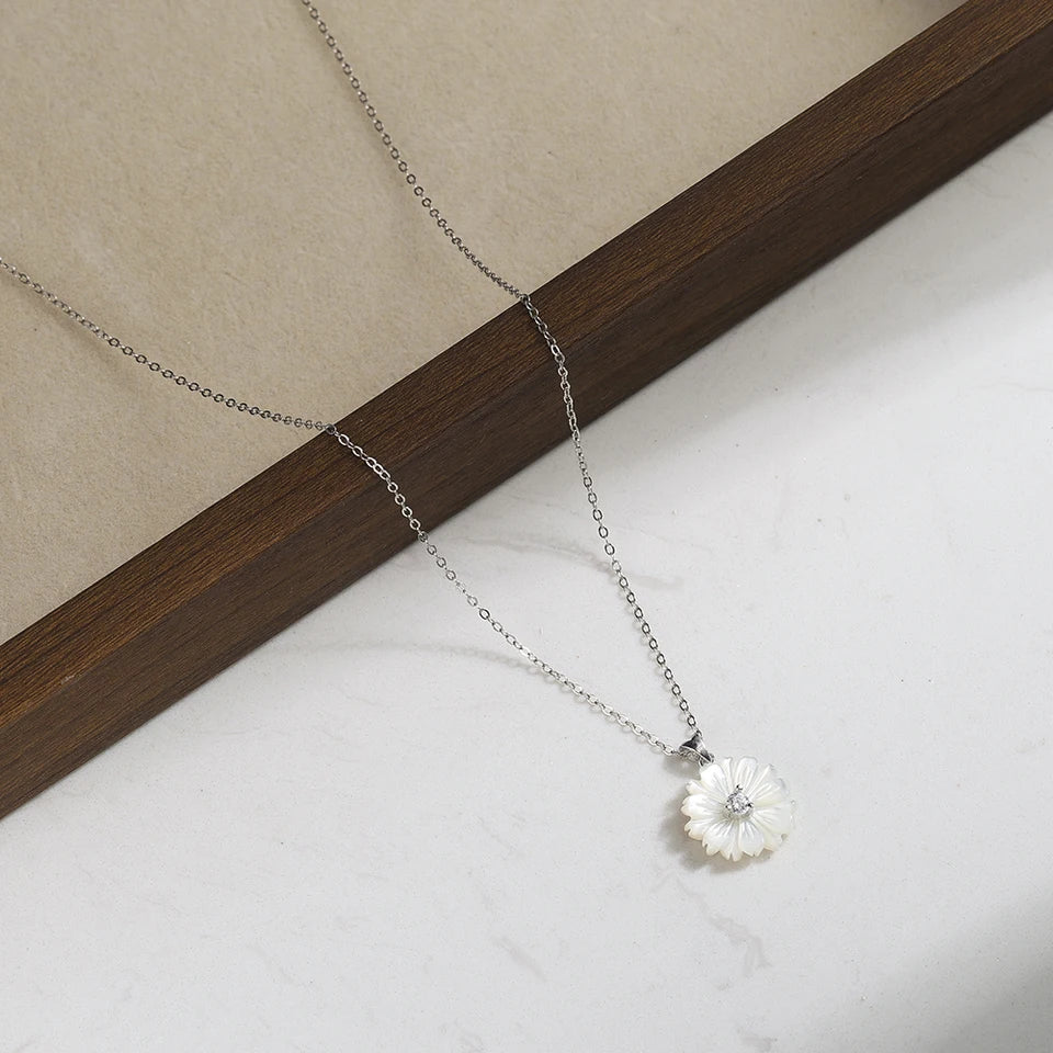 KISS MANDY Shell Flower Necklace 925 Sterling Silver Zirconia Charm Pendant Fashion Ladies Clavicle Chain Wedding Gifts SPSN15